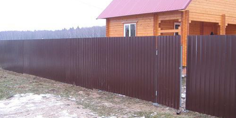 Заборы из профнастила